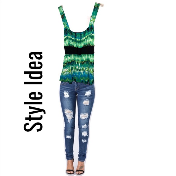 Ladies Top Large - Picture 3 of 3